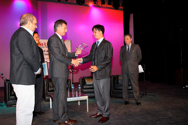 From left to right: Minister Hernan Lombardi, IPA President YS Chi, Mayor Mauricio Macri, Bui Chat and Dr. Escribano